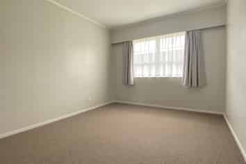 b/790 Main Street, Roslyn