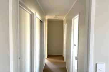 b/790 Main Street, Roslyn