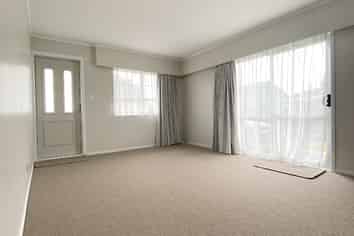 b/790 Main Street, Roslyn