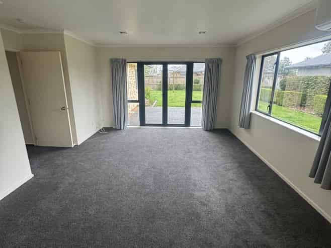 28 Diomede Glade, Flagstaff