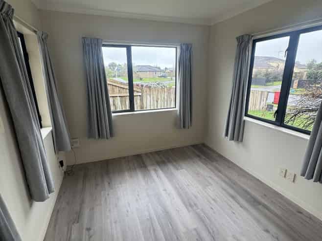 28 Diomede Glade, Flagstaff