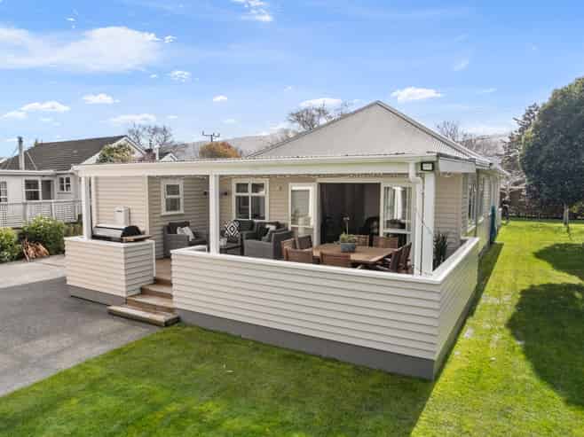 3 Heretaunga Square, Silverstream