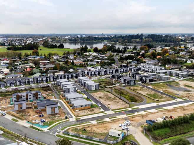 L94/ Jacks Landing Drive , Hamilton Lake