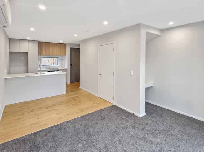 8/16 Sladden Street, Naenae