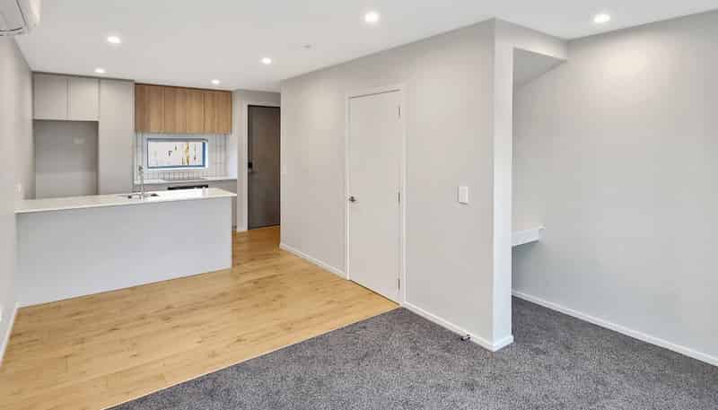 8/16 Sladden Street, Naenae
