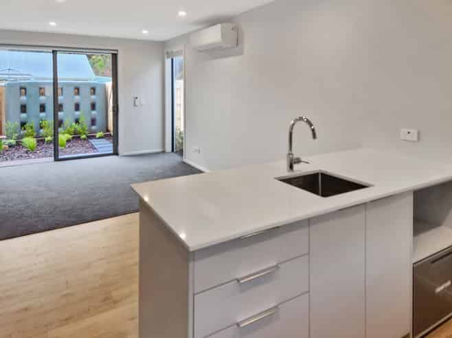 8/16 Sladden Street, Naenae
