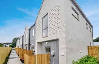 8/16 Sladden Street, Naenae