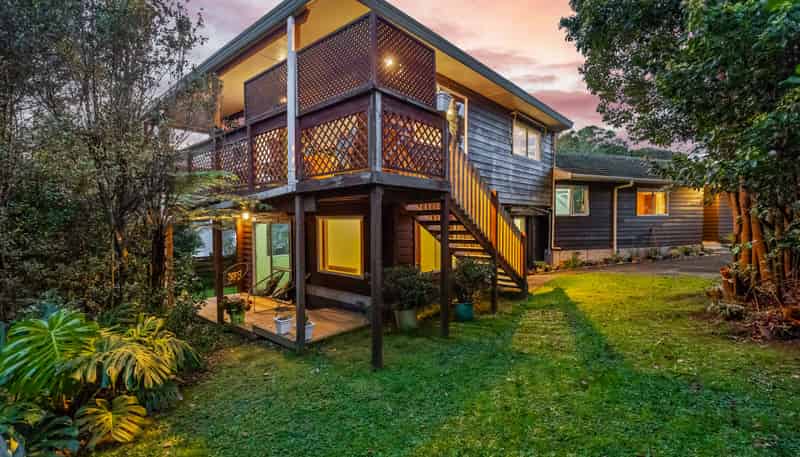 24 Kaurilands Road, Titirangi