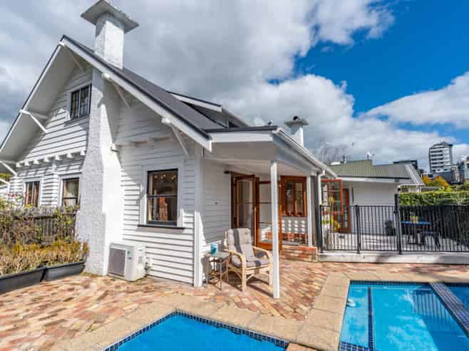 8 Riro Street, Hamilton East