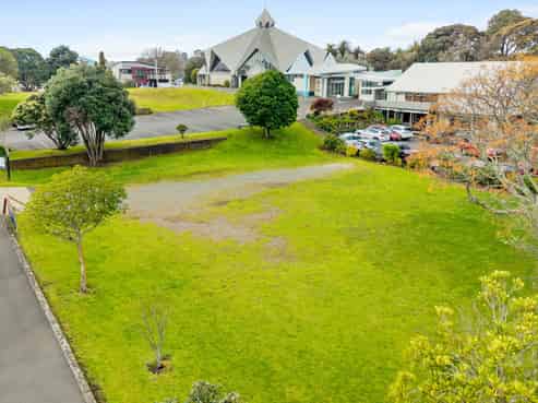 Command attention iconic CBD site