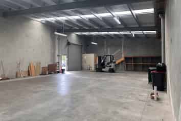 200m2* Warehouse Unit on Blenheim Rd