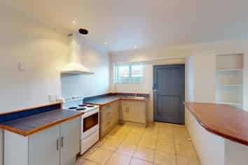 (lower uni/539 Featherston Street, Roslyn