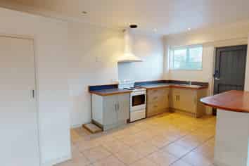 (lower uni/539 Featherston Street, Roslyn