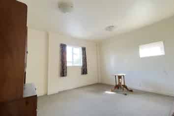 (lower uni/539 Featherston Street, Roslyn