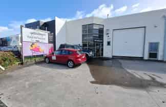 Commercial Kitchen / Retail Space for Lease