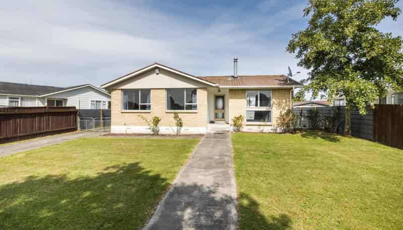 8 Robinson Crescent, Westbrook