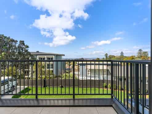 25 Warren Avenue, Three Kings