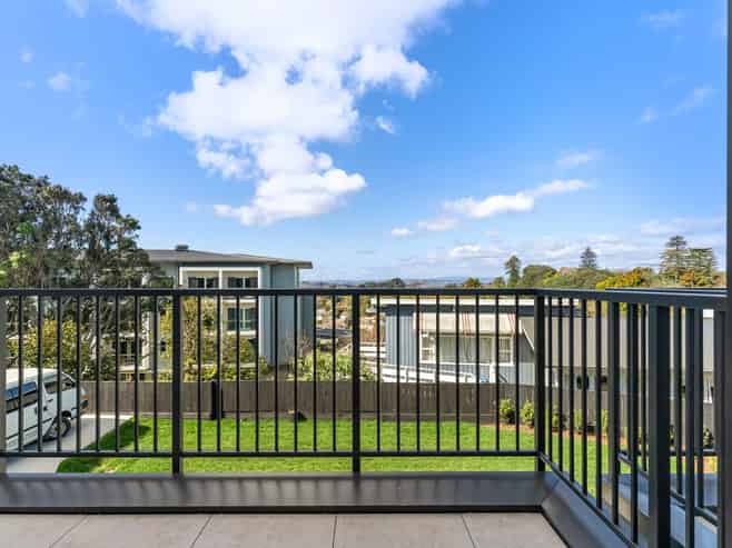 25 Warren Avenue, Three Kings