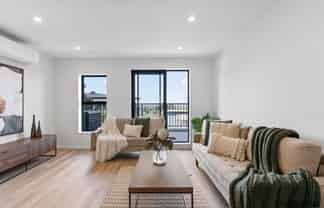 25 Warren Avenue, Three Kings
