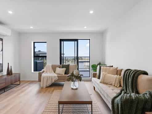 25 Warren Avenue, Three Kings