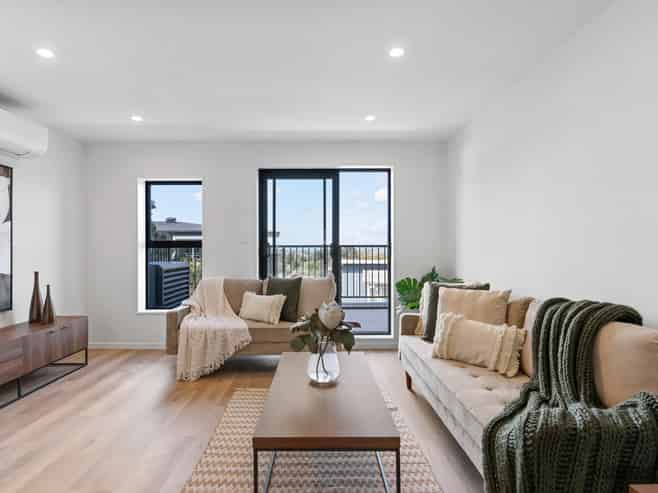 25 Warren Avenue, Three Kings