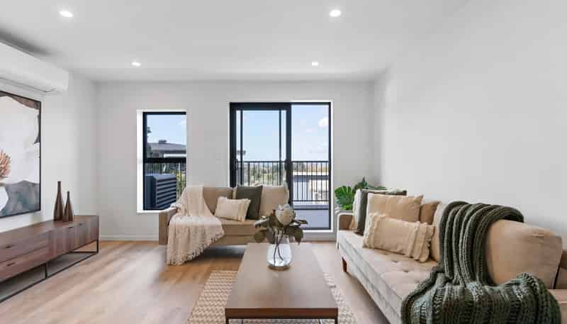 25 Warren Avenue, Three Kings