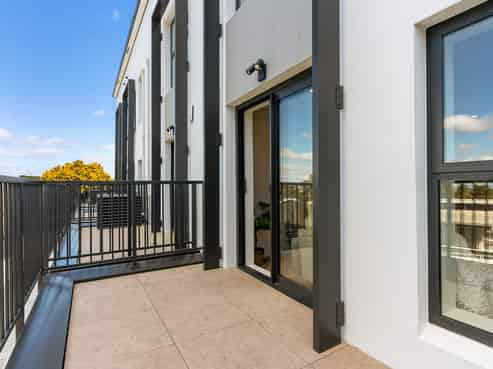 25 Warren Avenue, Three Kings