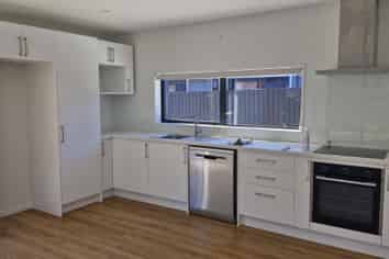 2/152 Woodham Road, Linwood