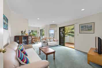 2/67 Arran Road, Browns Bay
