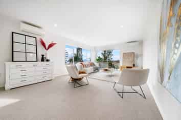2/100 Sunrise Avenue, Mairangi Bay