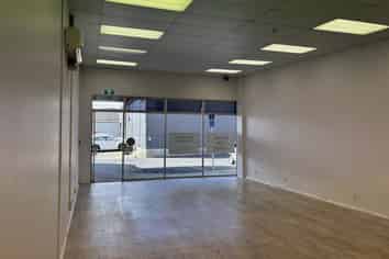 Convenience in the Heart of Howick | 76m2
