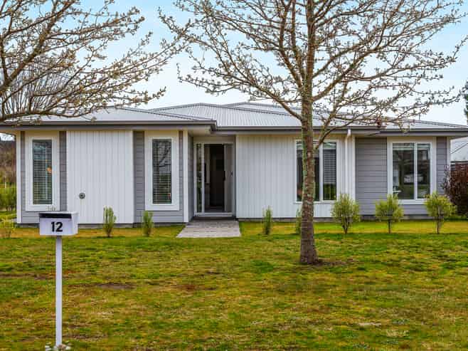 12 Bastille Court, Rangatira Park