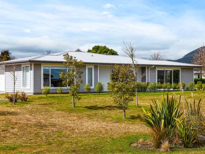 12 Bastille Court, Rangatira Park