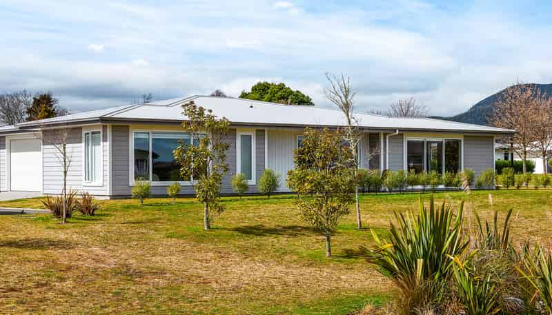 12 Bastille Court, Rangatira Park