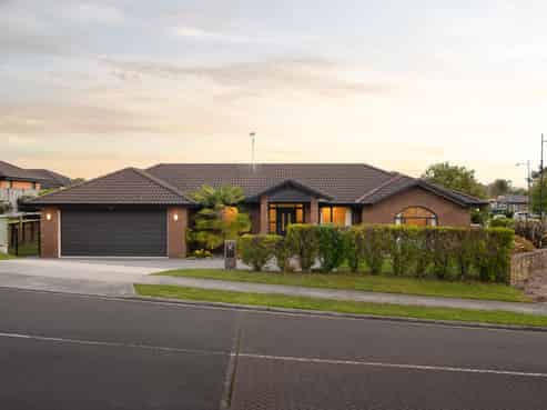 102 Barrington Drive, Huntington
