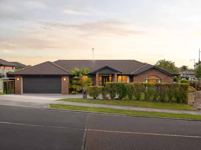 102 Barrington Drive, Huntington