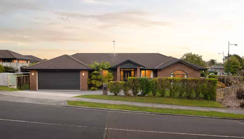 102 Barrington Drive, Huntington