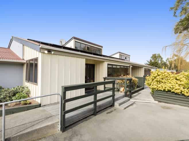 Landmark Property with Accommodation – Live Onsite
