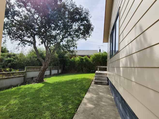 26 Puriri Street, Helensville