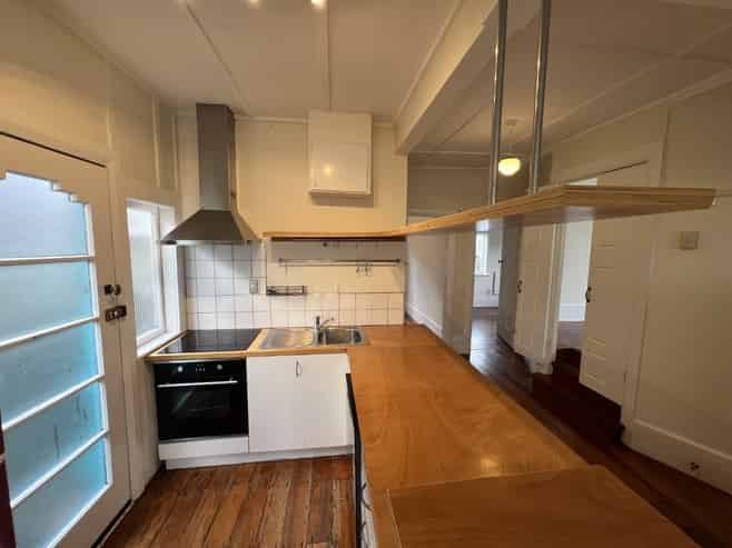 83 Apu Crescent, Lyall Bay