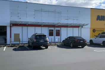 Road Front Bulk Retail | 322 m2