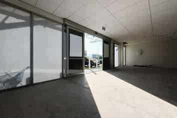 Road Front Bulk Retail | 322 m2