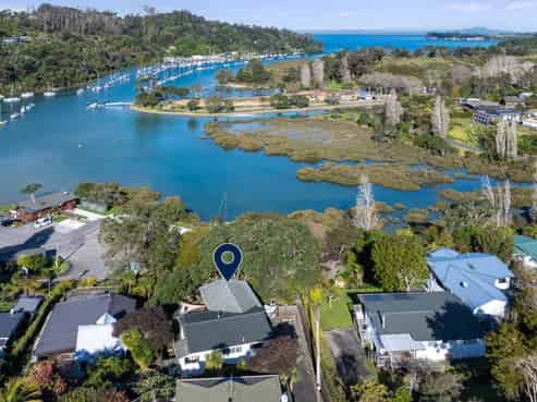 10A Stillwater Crescent, Stillwater
