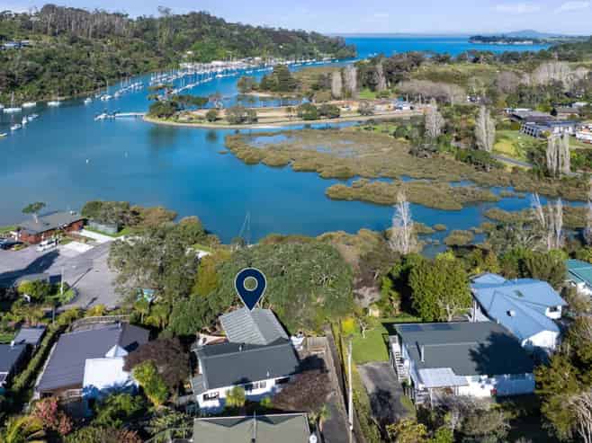 10A Stillwater Crescent, Stillwater