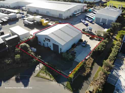 Modern industrial facility with excellent access