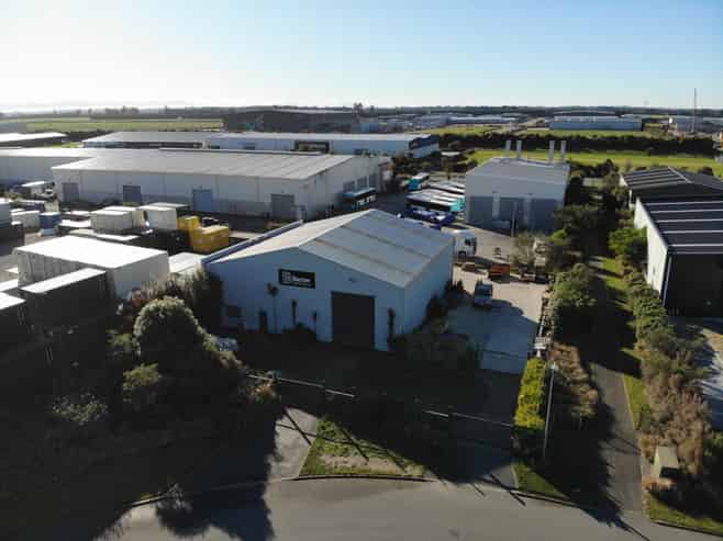 Modern industrial facility with excellent access