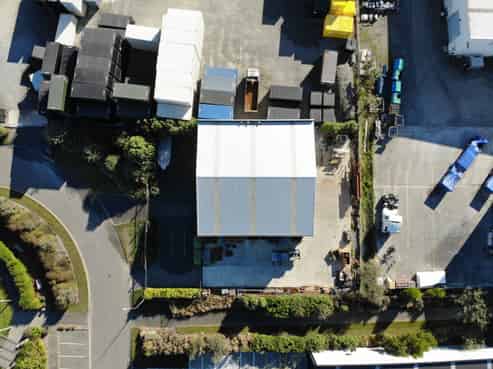 Modern industrial facility with excellent access