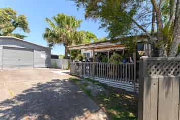 2/24 Newington Road, Henderson