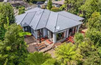 5 Springwater Vale, Unsworth Heights