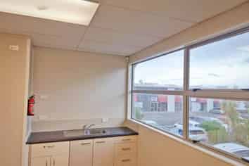 PRACTICAL AIRPORT OFFICE SPACE
